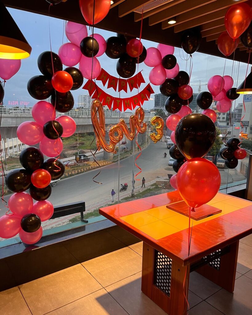 restaurant-birthday-decorations-party-balloons-in-bangalore